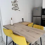 Cocon Climatisé Avec Terrasse Et Parking Privé - Disneyland à 10 Min Apartamento